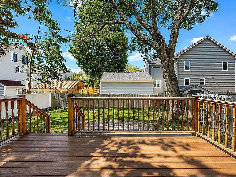 13 Weir St — Photo 33