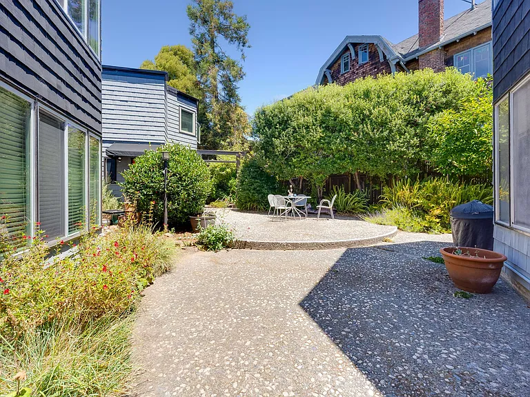 2723 Ashby Pl #D — Photo 29