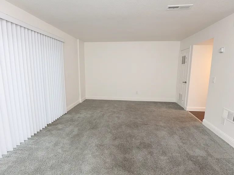 Cedarwood Apartments — Photo 23