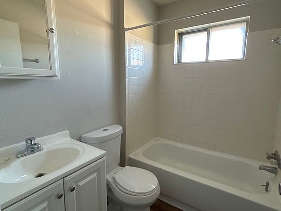 3rd image of 3216 S Grand Ave APT 5