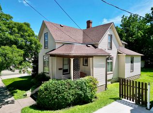 408 Winnebago St, Decorah, IA 52101
