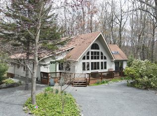 213 Canterbrook Dr, Lords Valley, PA
