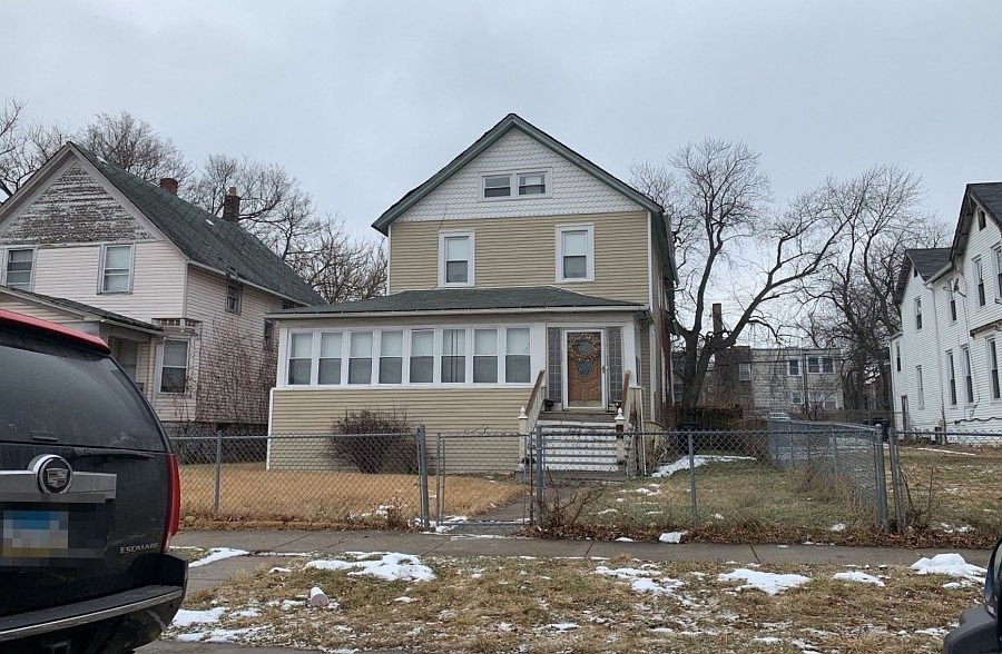 1st image of 642 N Lotus Ave