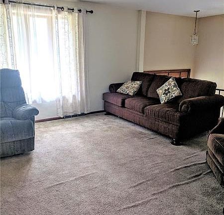 3rd image of 131 Franklin Dr