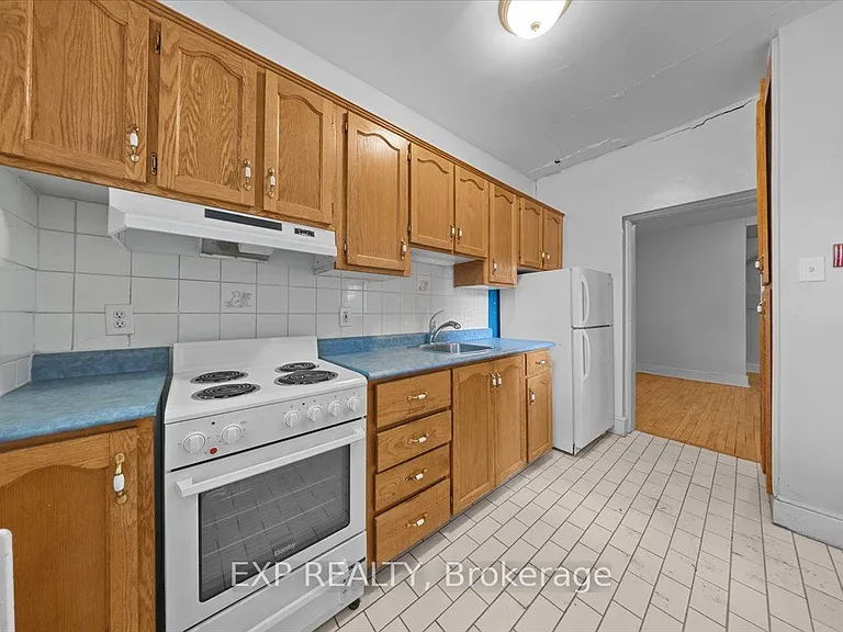 484 Gilmour St #1 — Photo 12