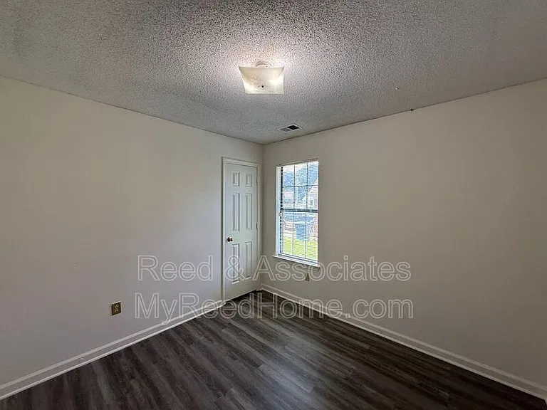 6758 Valerie Dr — Photo 8