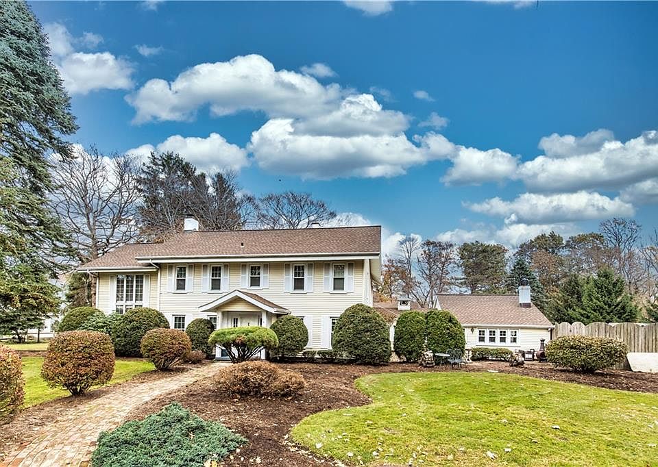 1st image of 400 Edgewood Dr