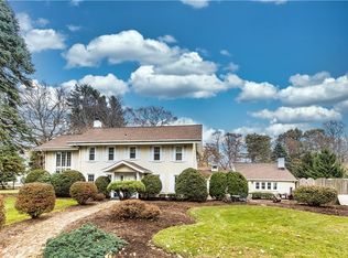 400 Edgewood Dr, Fairview, PA 16415