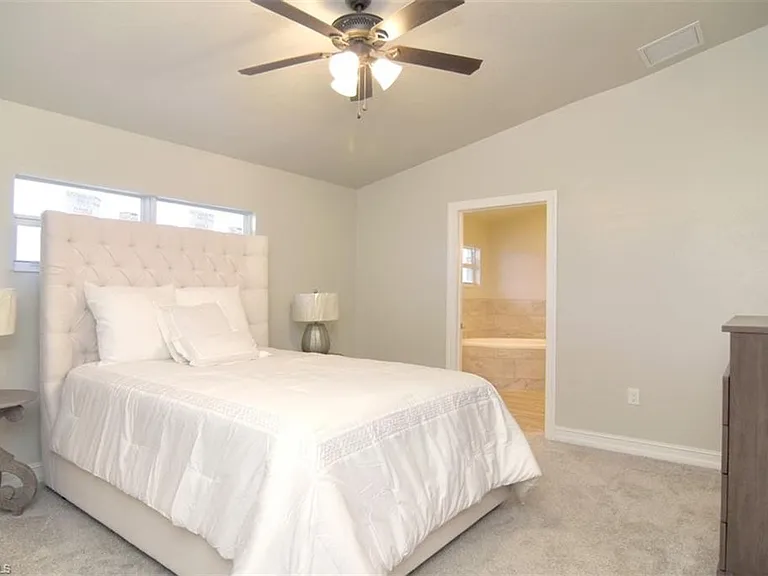 2412 NW 8th Pl — Photo 7