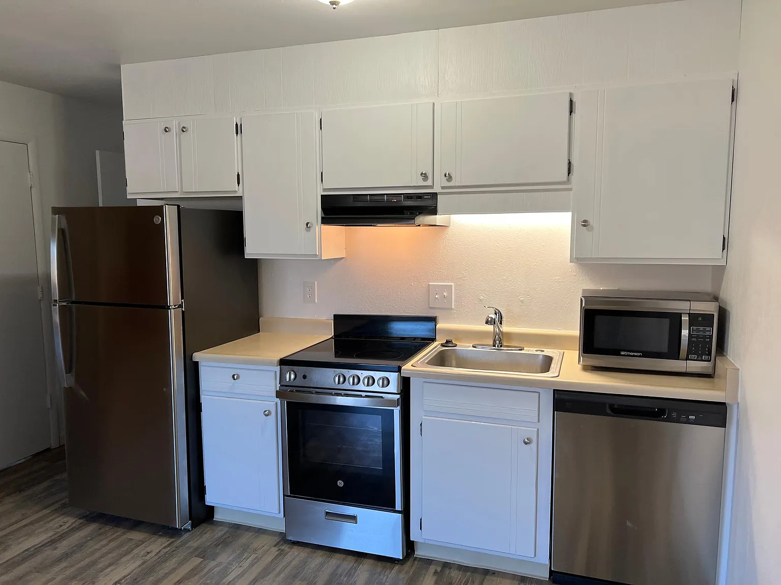 Studio, 500 sqft, $1,975 — Photo 1