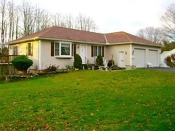 157 Park St, Easthampton, MA 01027