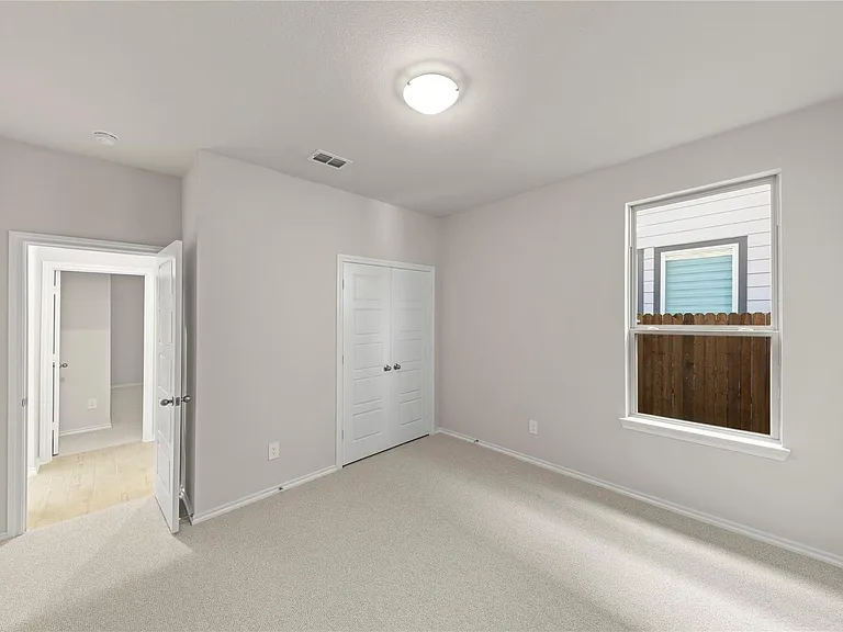 1641 Meadow Crest Dr — Photo 16