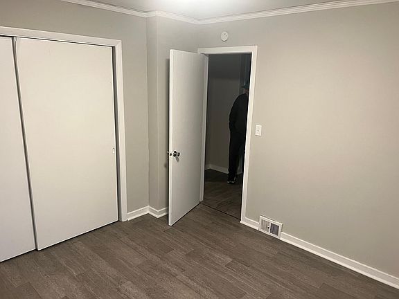4th image of 2800 W Marquette Ave