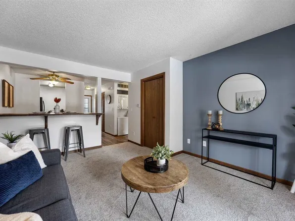 429 6th Ave APT A, Coralville, IA 52241