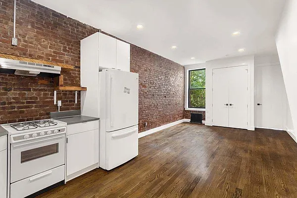 Rented by MNS | media 9