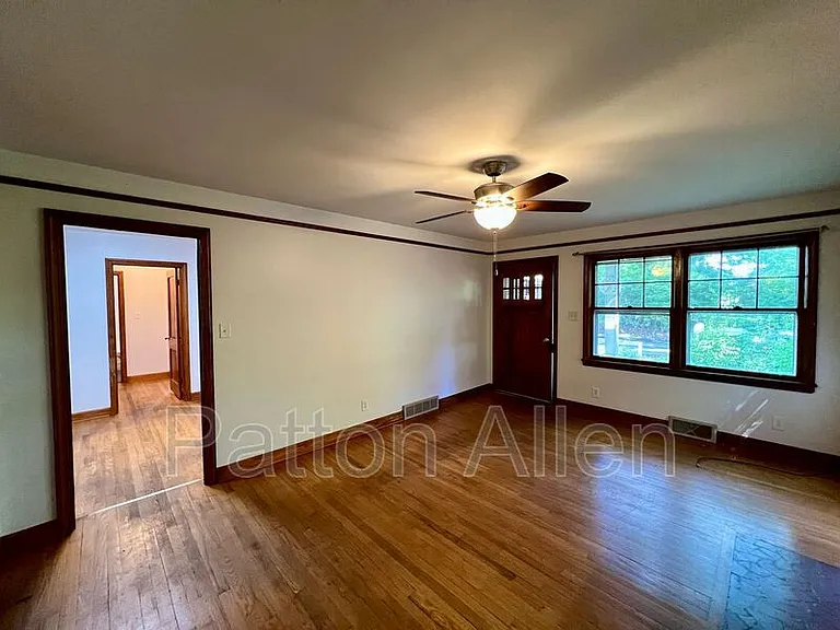 29 Evergreen Ave — Photo 3