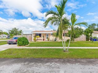 6581 Eaton St, Hollywood, FL 33024