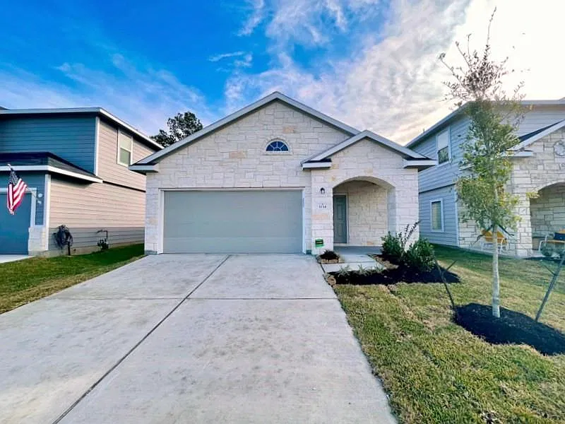 3 bed, 2.5 bath, 1570 sqft, $1,950 — Photo 1