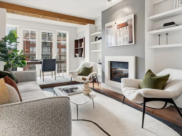 1275 Hamilton St #301, Vancouver, BC V6B 1E2