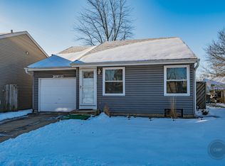 30W121 Maplewood Dr, Warrenville, IL 60555