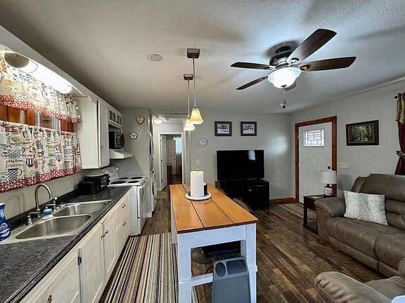 2nd image of 811 Holly Glen Ln