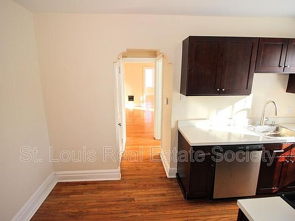 4th image of 2241 California Ave APT 1S