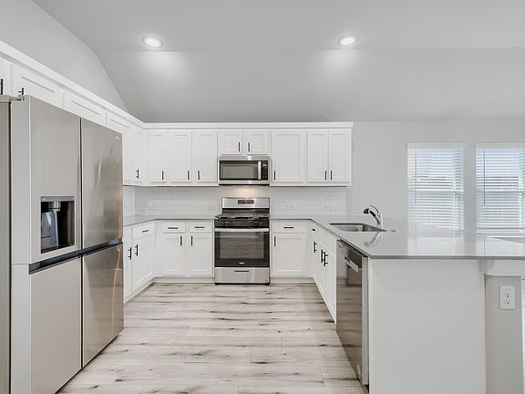 3rd image of 114 Mandarin St