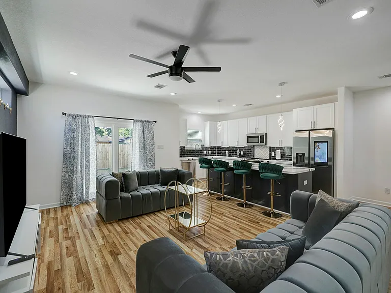 5126 Lyndhurst Dr #B — Photo 4