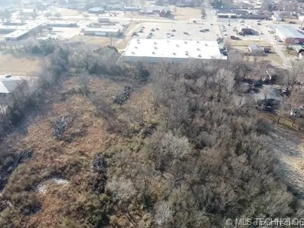 Commerce St, Holdenville, OK 74848