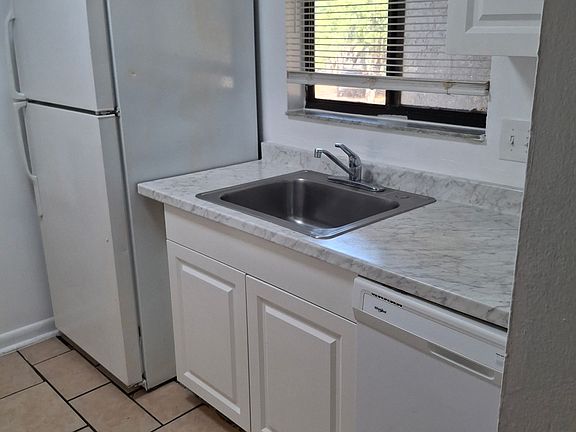 3rd image of 1501 Doby Cir #1527