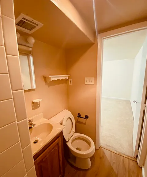 Full Bathroom 2