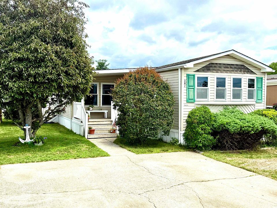 1st image of 307 Grande Blvd