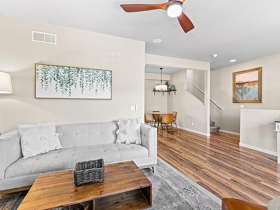 OPen floorplan to kitchen