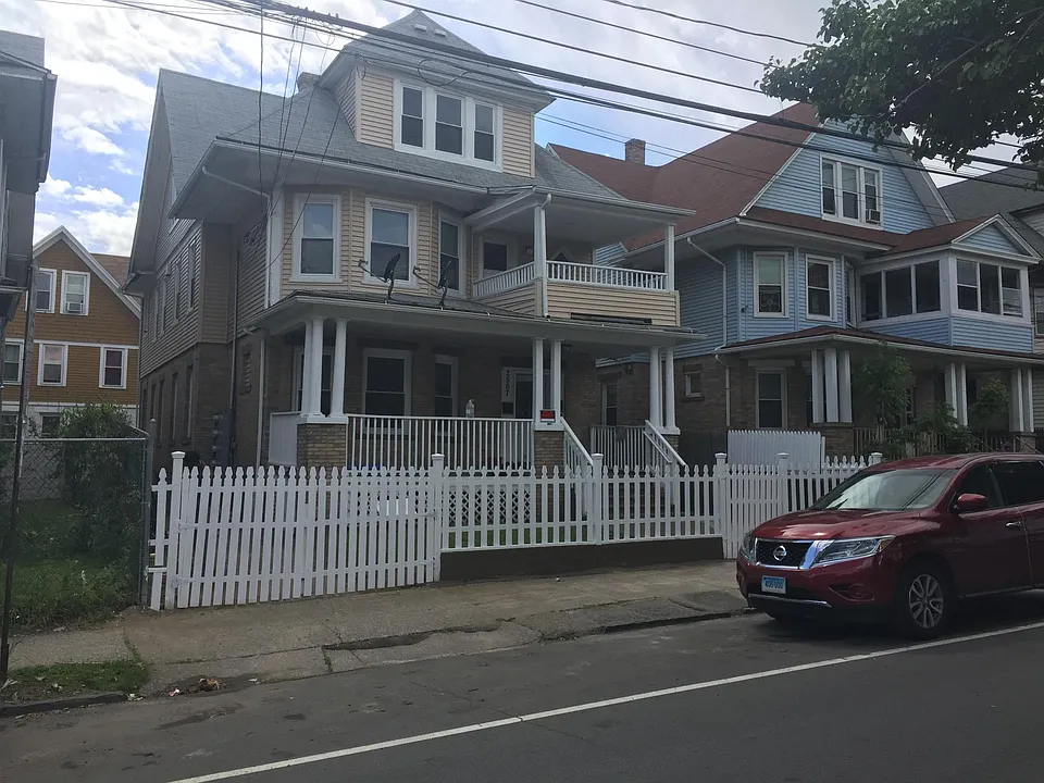 2567 Main St #2