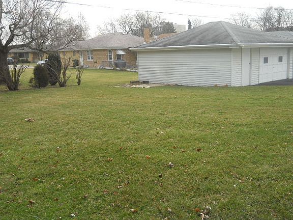 4th image of 4955 N Odell Ave