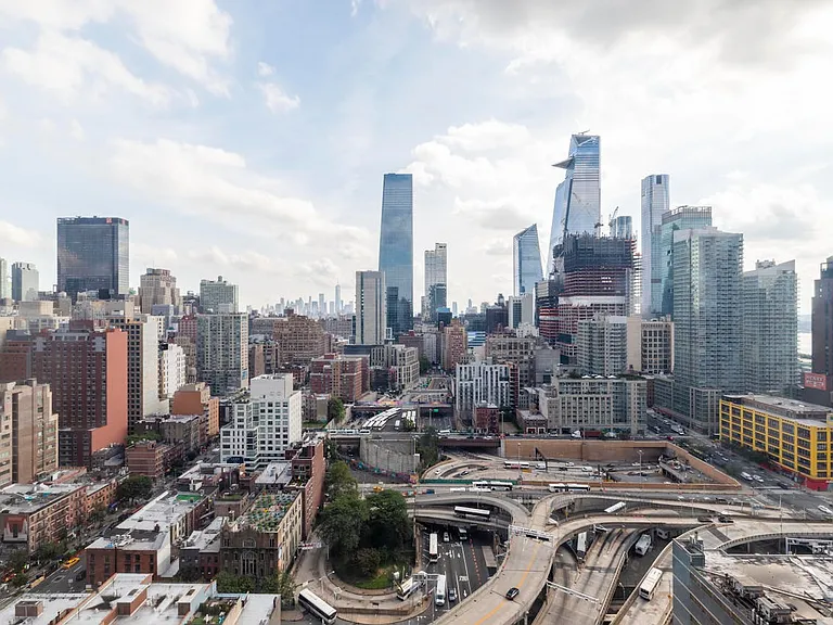 420 W 42nd St #38F — Photo 8