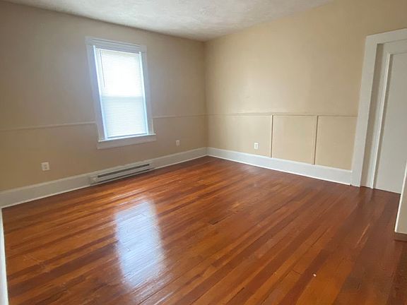 3rd image of 119 18th St SE