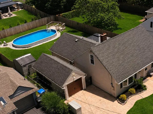 85 Roosevelt Circle E, Red Bank, NJ 07701