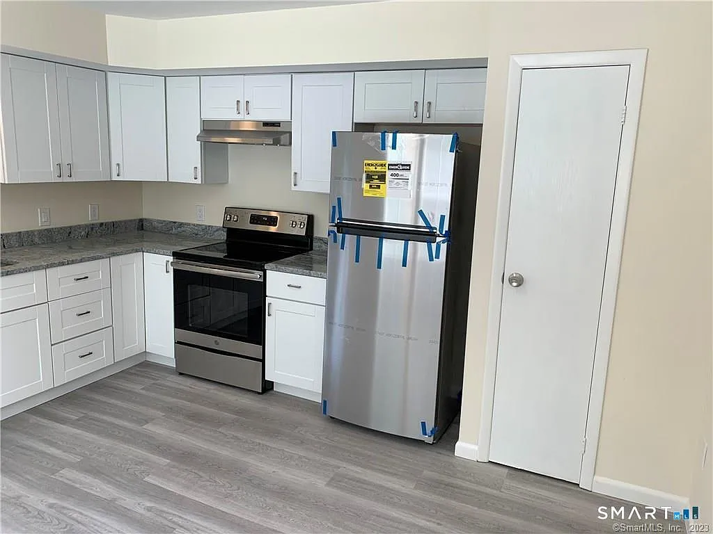3 bed, 1.5 bath, 1350 sqft, $2,950 — Photo 2