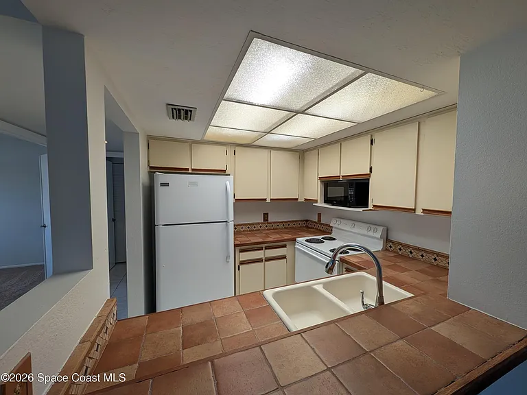 987 Sonesta Ave NE #207 — Photo 7