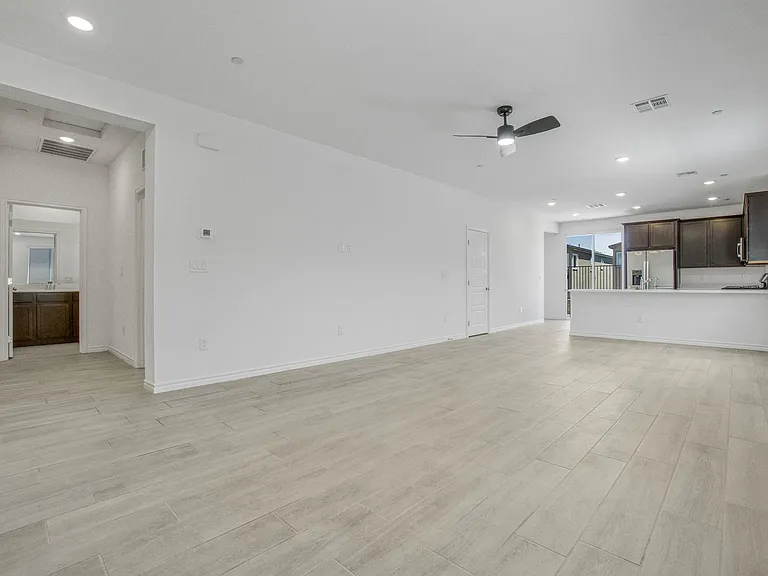 9770 Redwood Cascade St — Photo 3