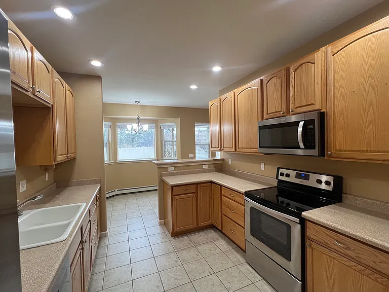 3033 Lost Creek Rd N — Photo 10