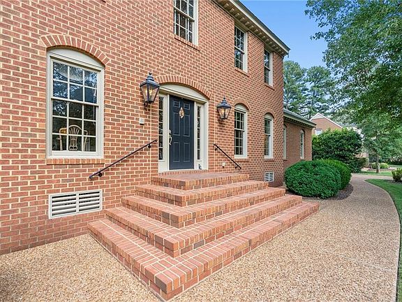 4th image of 636 Fairfax Way