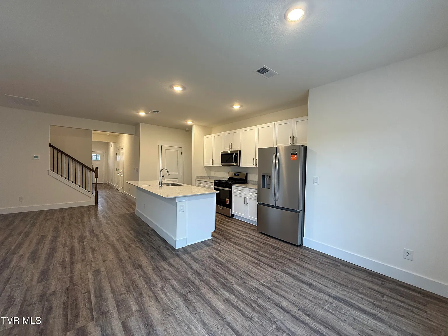 5 bed, 3.5 bath, 2618 sqft, $2,750 — Photo 4