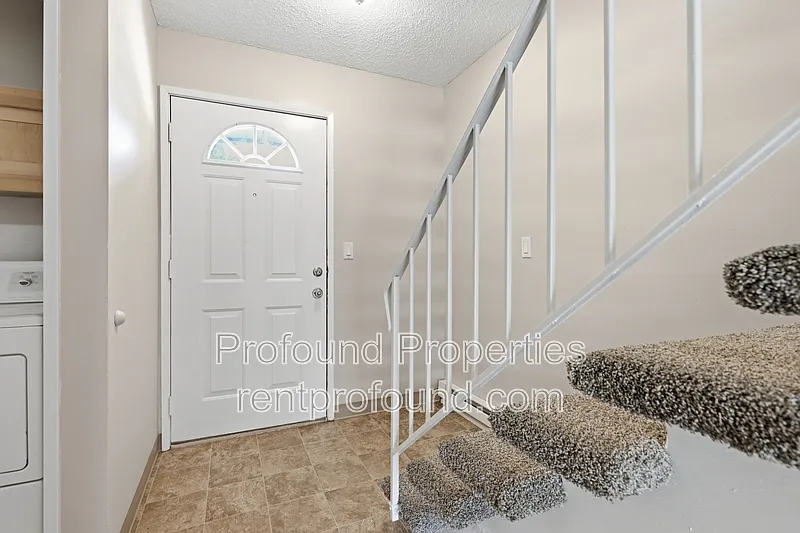 2 bed, 1.5 bath, 1010 sqft, $1,745 — Photo 4