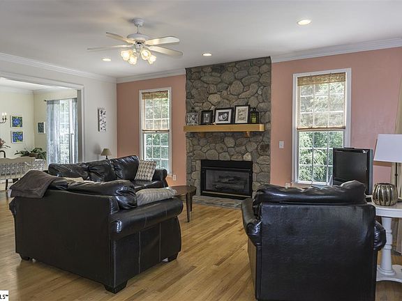 3rd image of 34 Fox Creek Ct