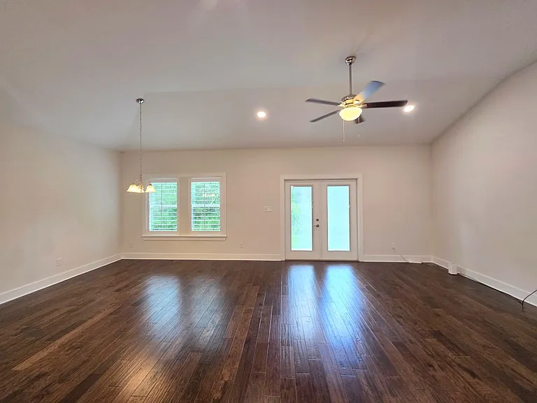 4570 Omaha Dr — Photo 10