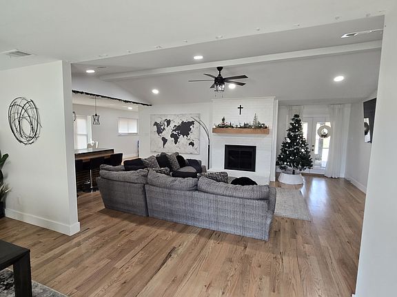 2nd image of 5509 Edgewater Cir