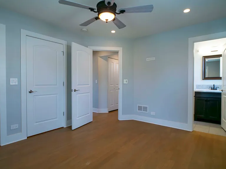2537 Willow St — Photo 8