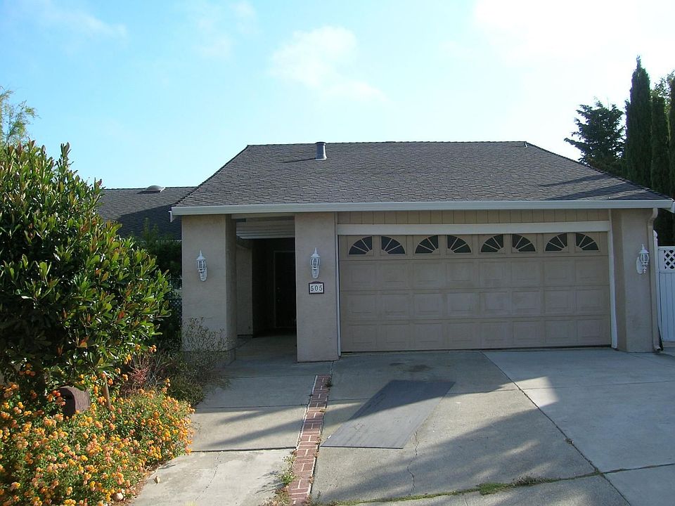 2nd image of 505 Cambridge Dr